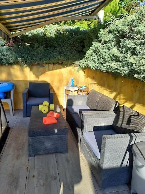 Bas De Villa, 2 Terrasses, Piscine, Spa, Sauna... Neffes Holiday home